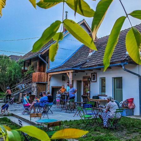Minifaktura Loft Apartman & Reggelizo Es Etelbar Szokolya Экстерьер фото