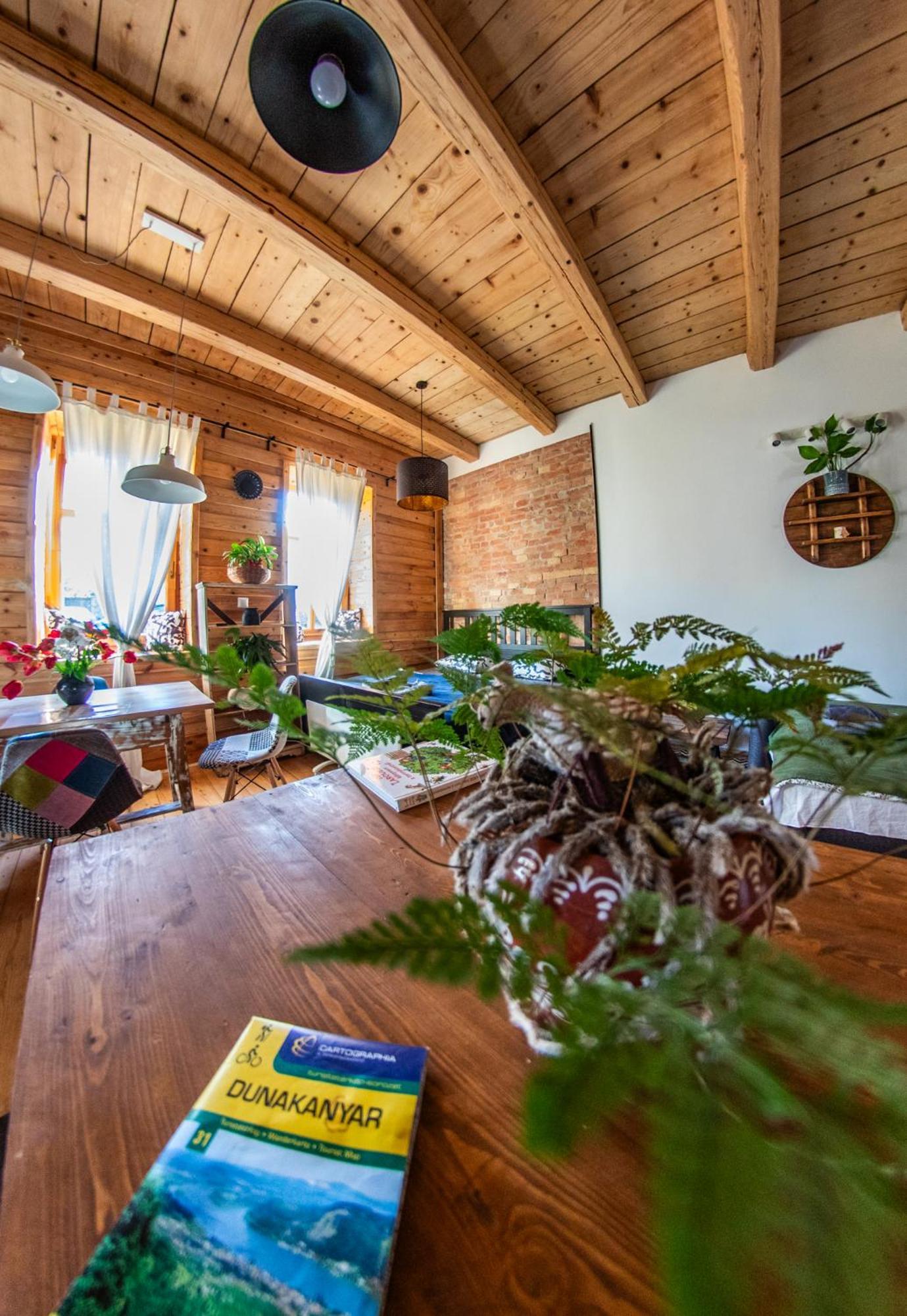Minifaktura Loft Apartman & Reggelizo Es Etelbar Szokolya Экстерьер фото