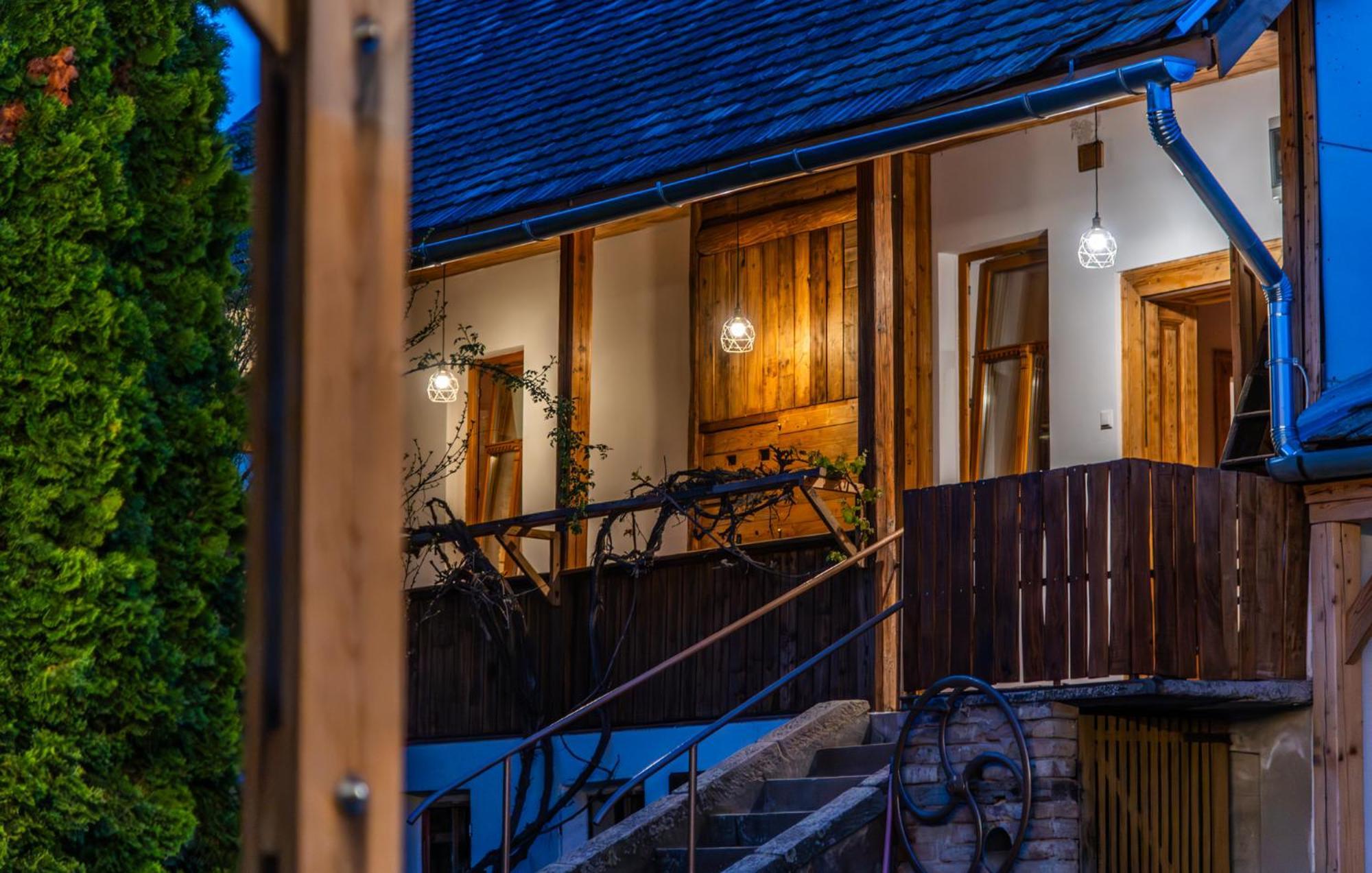 Minifaktura Loft Apartman & Reggelizo Es Etelbar Szokolya Экстерьер фото