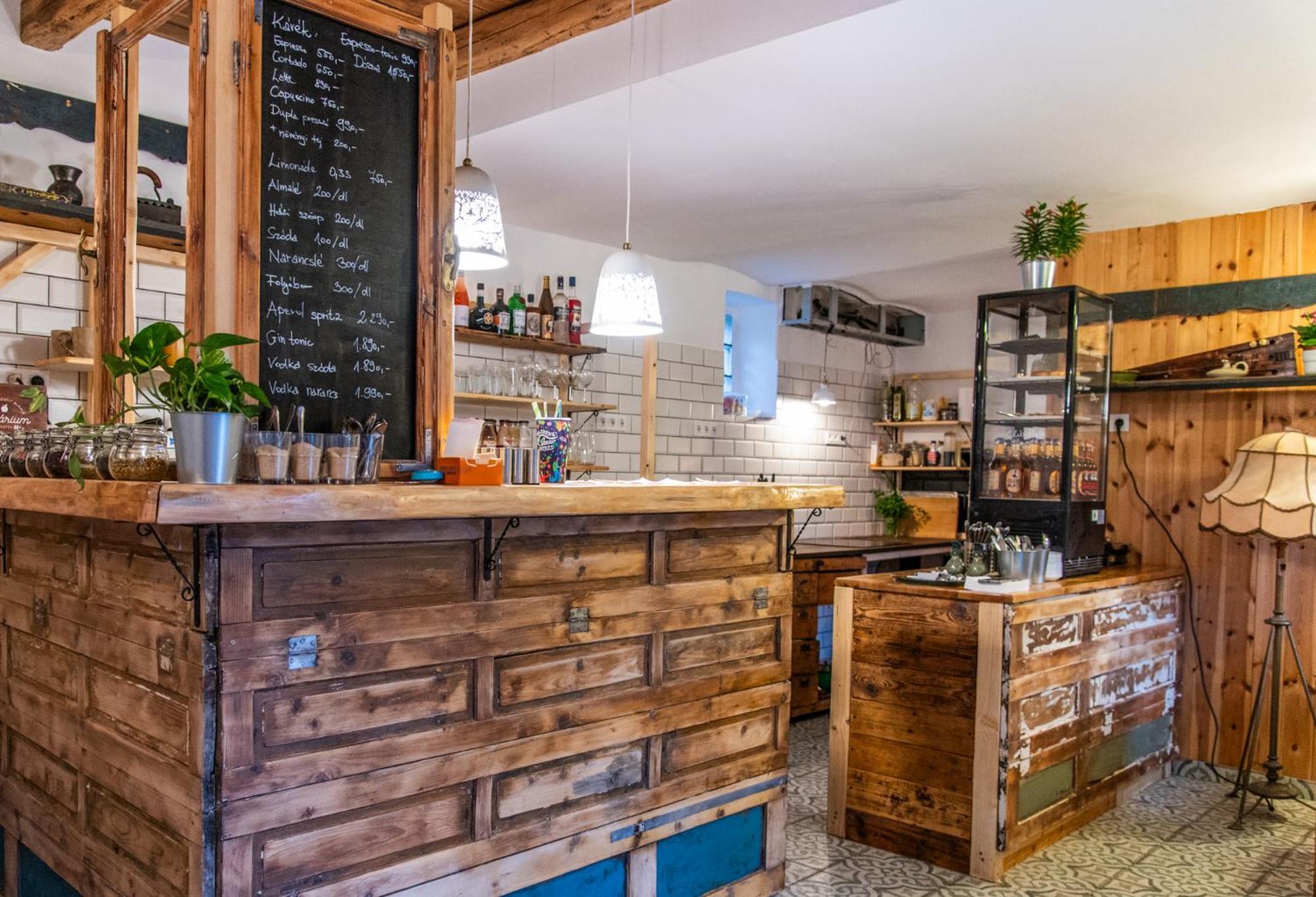 Minifaktura Loft Apartman & Reggelizo Es Etelbar Szokolya Экстерьер фото