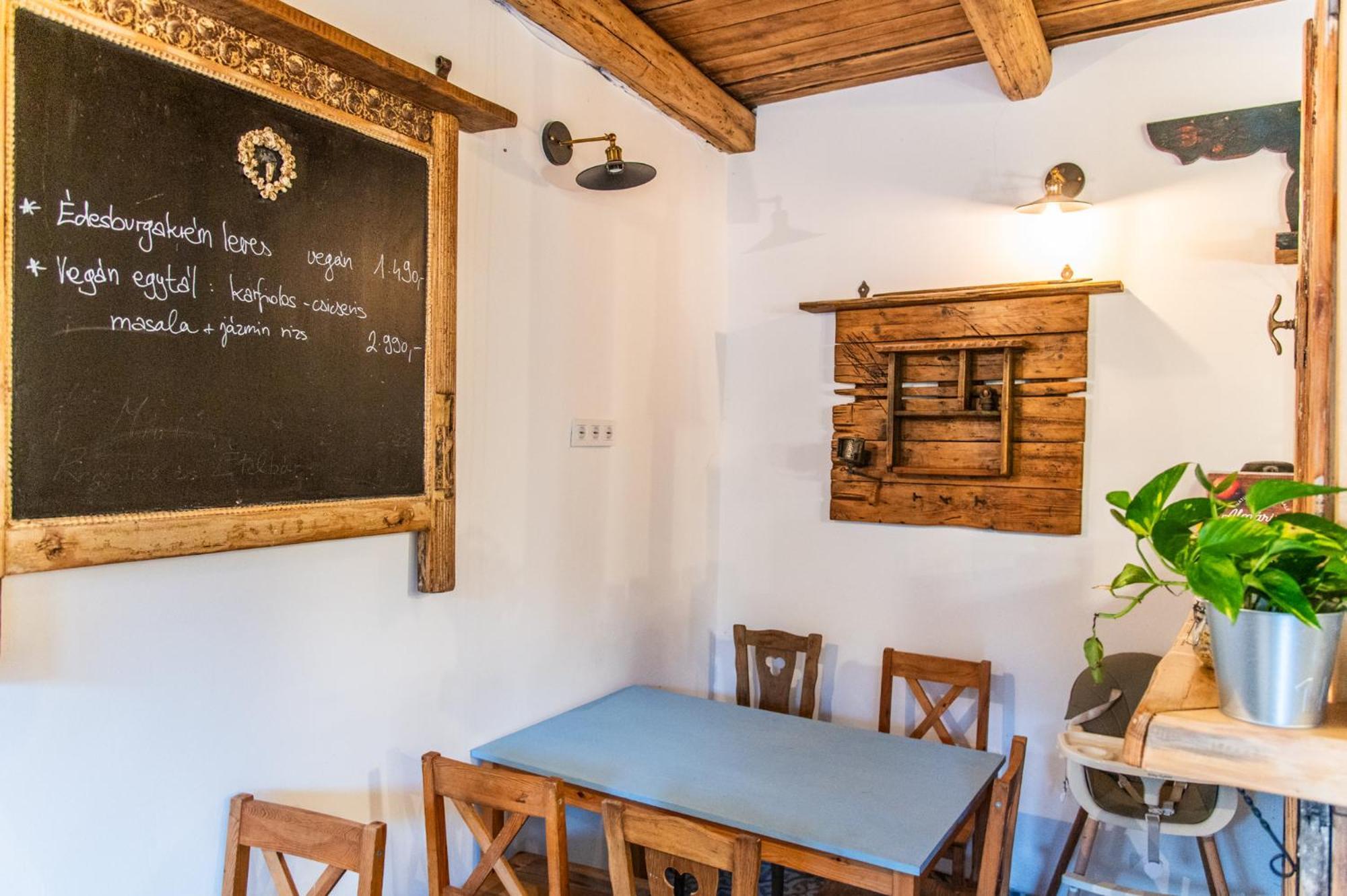 Minifaktura Loft Apartman & Reggelizo Es Etelbar Szokolya Экстерьер фото
